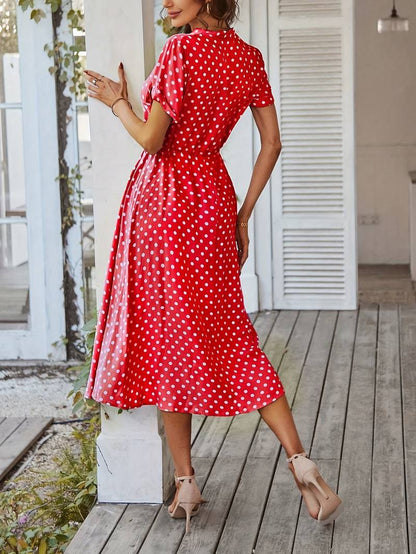 – a-linien-kleid mit polka-dot-print und v-ausschnitt