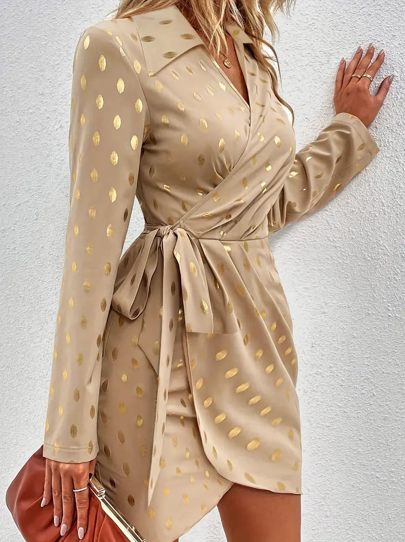 V-Ausschnitt Kleid mit goldenem Motiv | Elaine