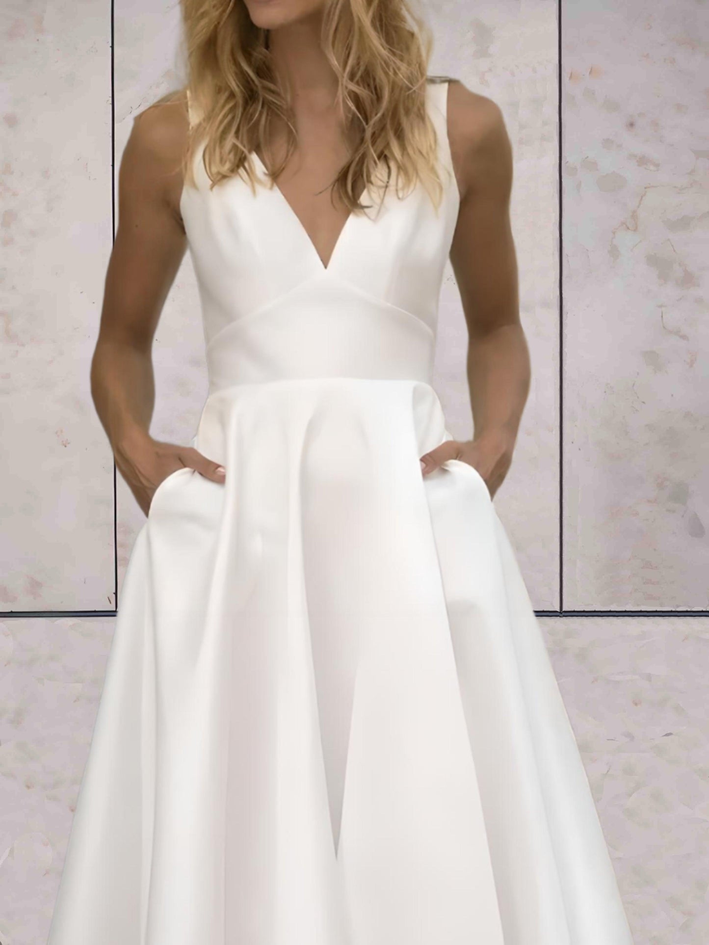 Minimalistisches ärmelloses Minibrautkleid