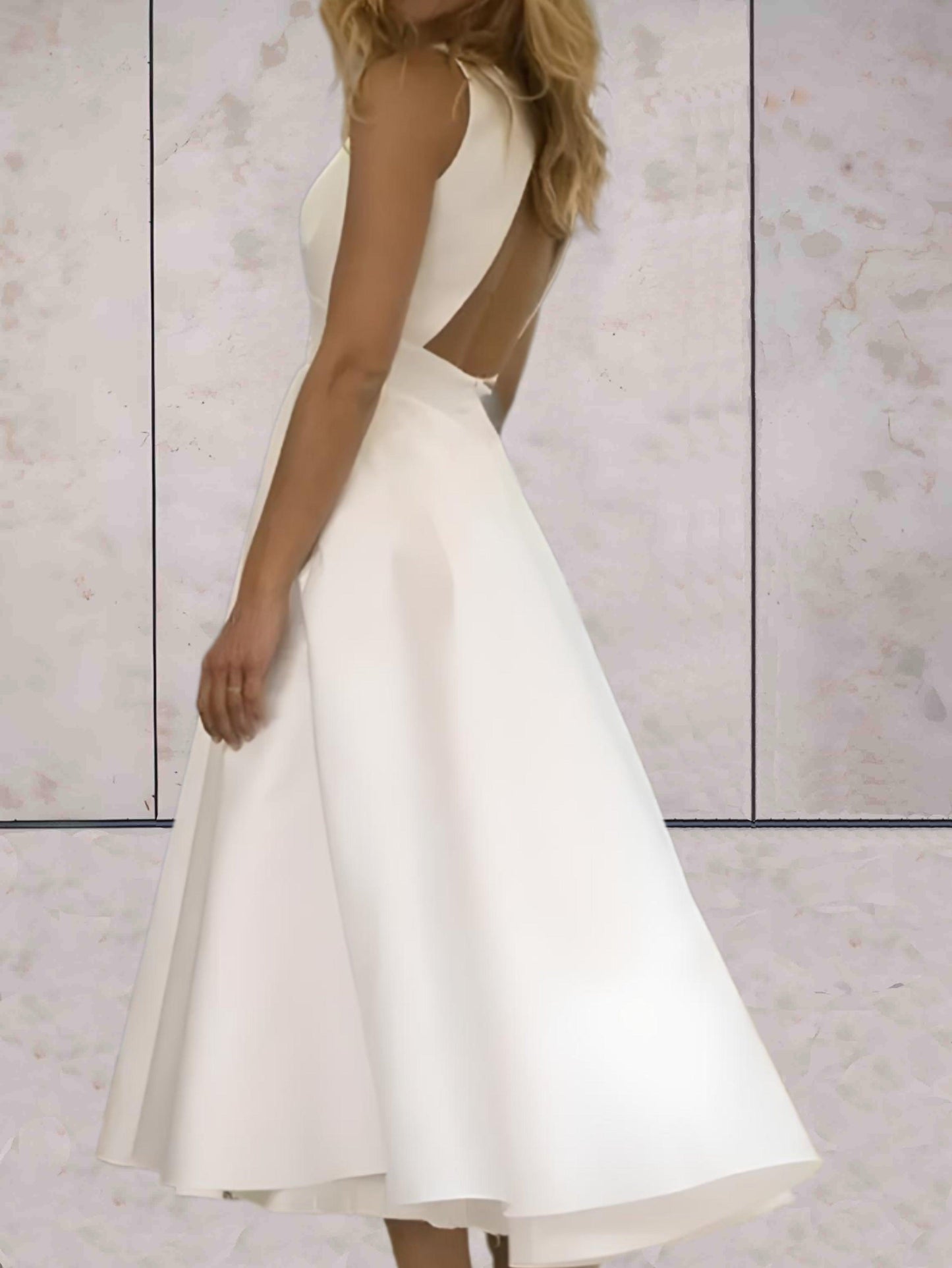 Minimalistisches ärmelloses Minibrautkleid