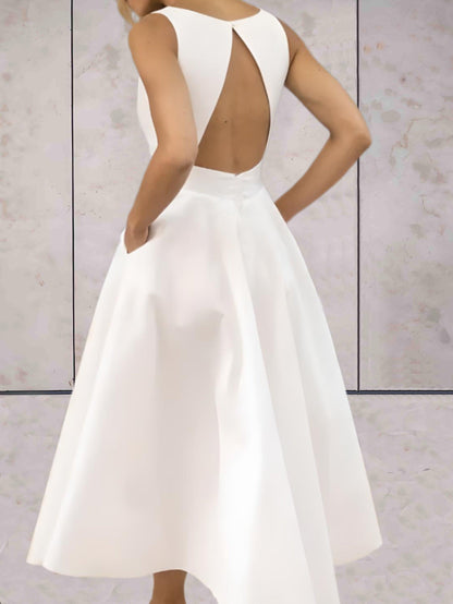 Minimalistisches ärmelloses Minibrautkleid